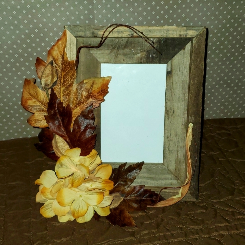 Rustic Chunky 4x6 Wooden Frame with Fall Foliage